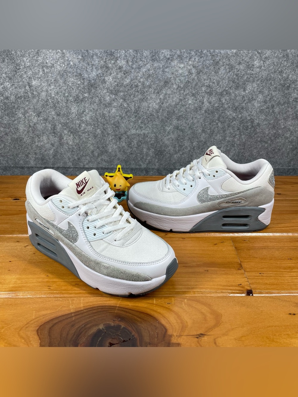 Nike Air Max 90 LV8 Womens 7.5 White Silver Glitter Swoosh Platform HQ3456-191